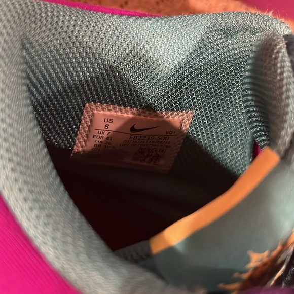 LeBron Witness 8 Basketball Shoes - Picture 5 of 7